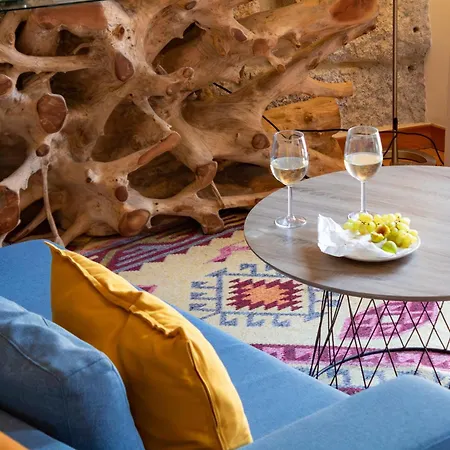 Mouzinho's Place By Lovelystay *