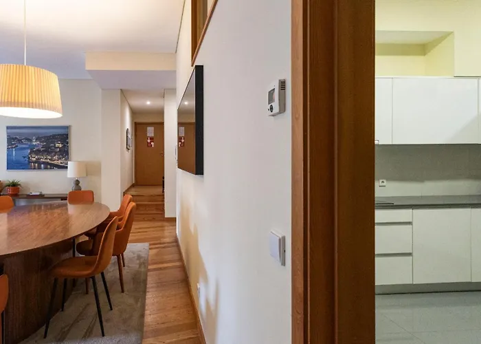 Mouzinho's Place By Lovelystay *