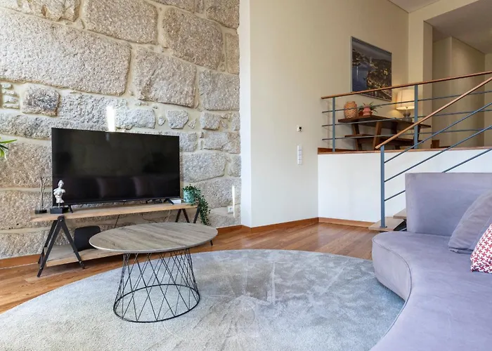 Mouzinho's Place By Lovelystay