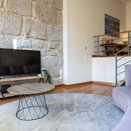 Mouzinho's Place By Lovelystay